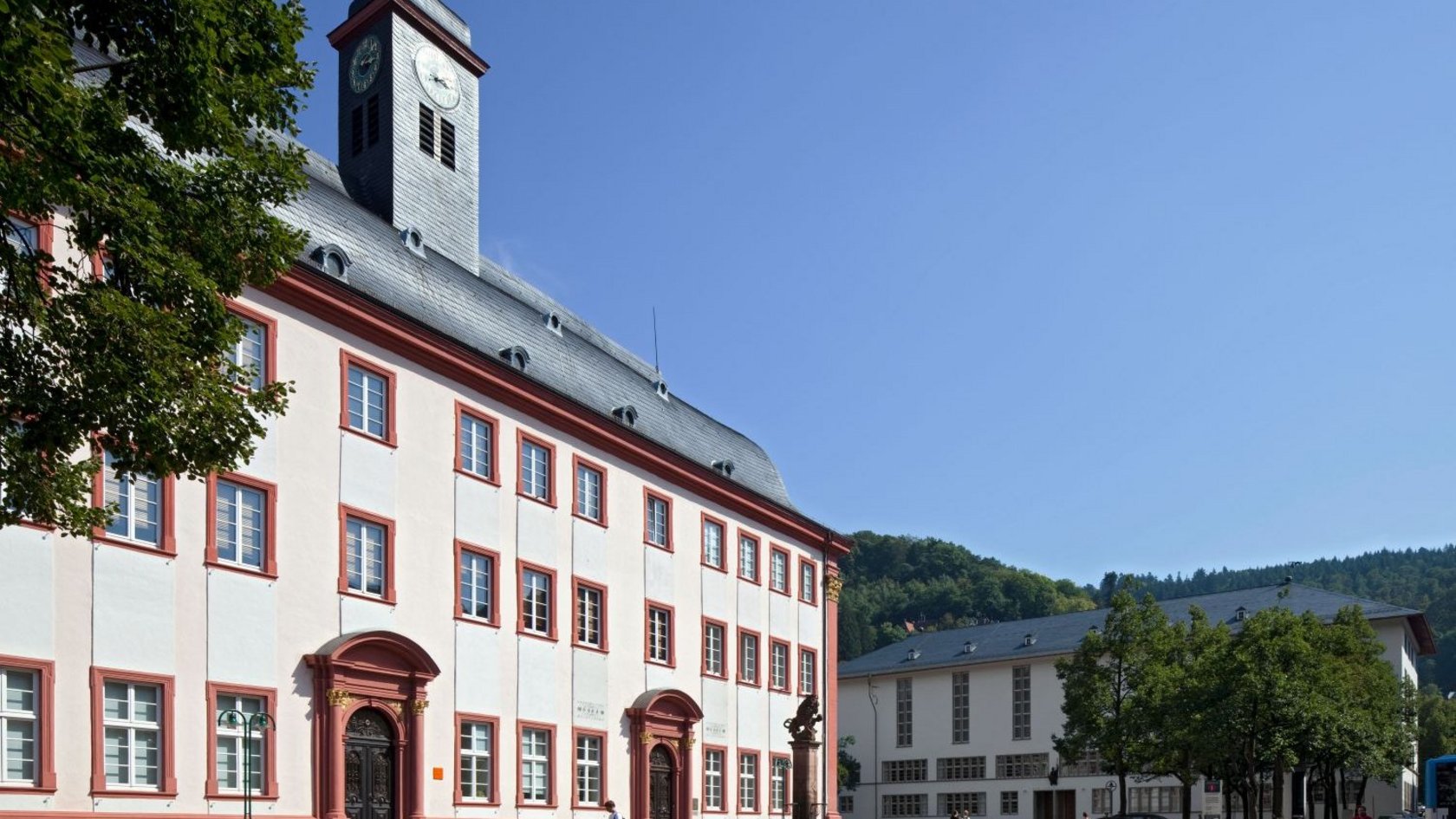 Ein Universitätsgebäude von außen